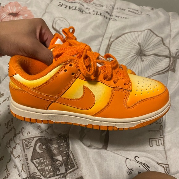 Orange Nike dunks size 5 brand new condition only worn once ! - Picture 2 of 4
